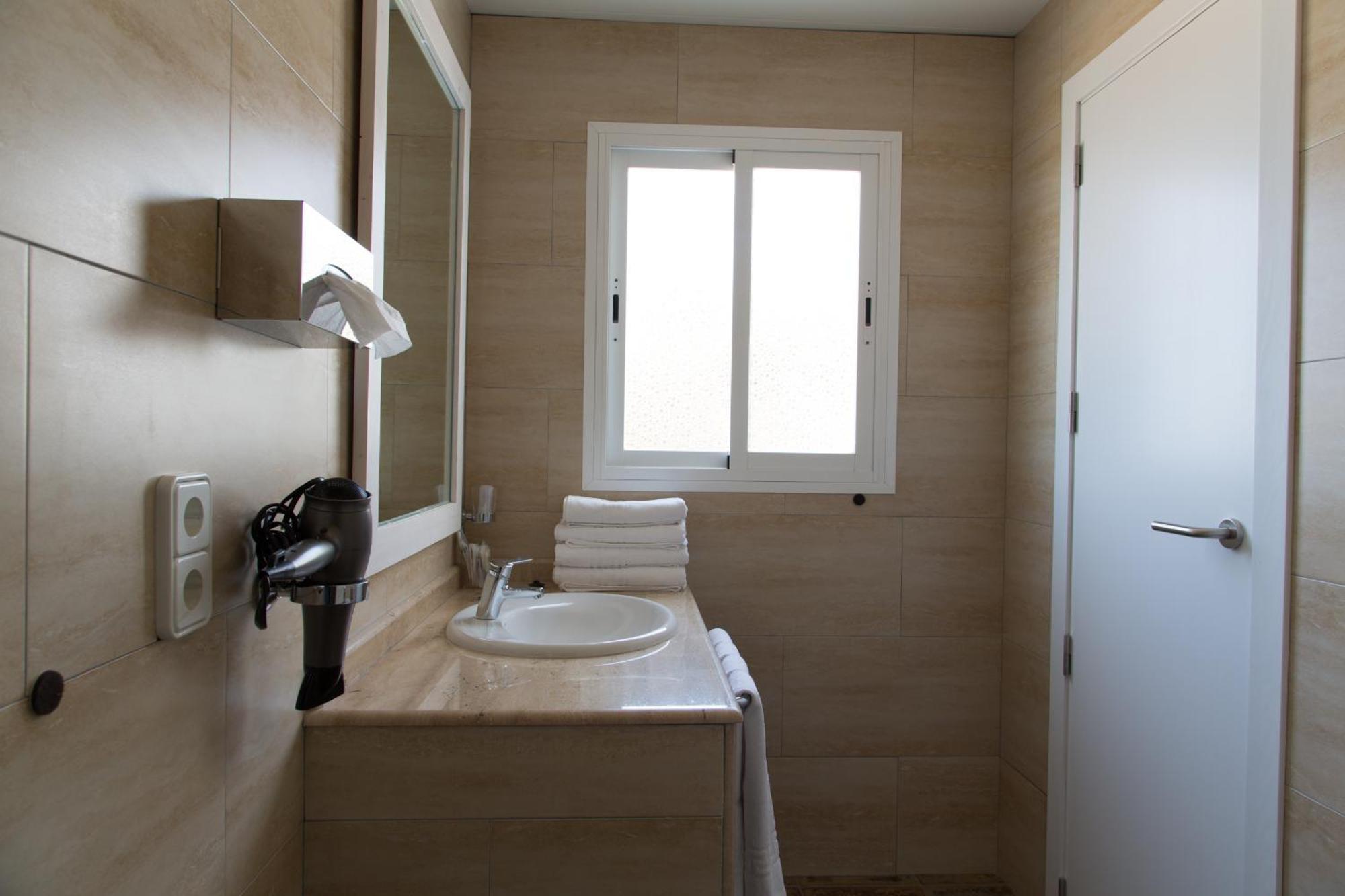 Hotel & Spa Entre Pinos-Adults Only Ес-Кало Номер фото